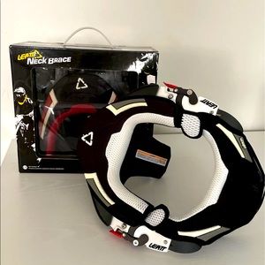 Leatt GPX club III neck brace with extra pads